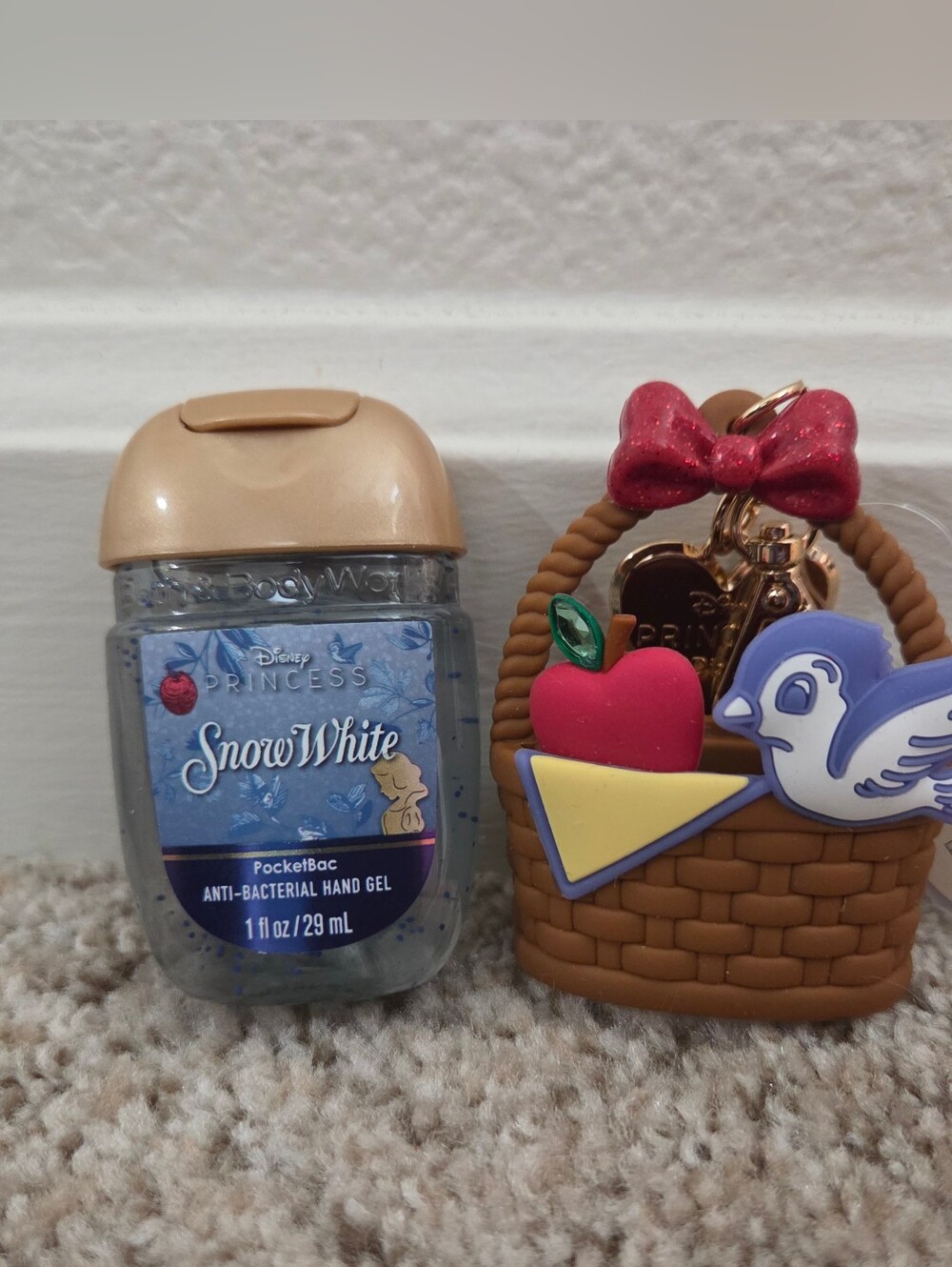 NWT Bath & Body Works BBW Snow White PocketBac Holder + Hand Sanitizer 2 Pc SET